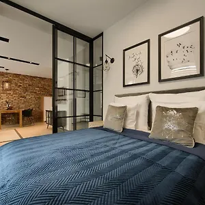 Zentrum Parking By Impero Apartment